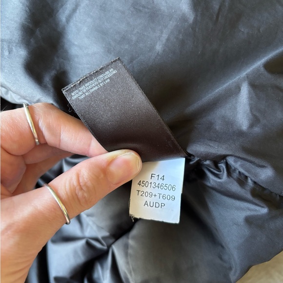 Northface puffer vest - Picture 10 of 11